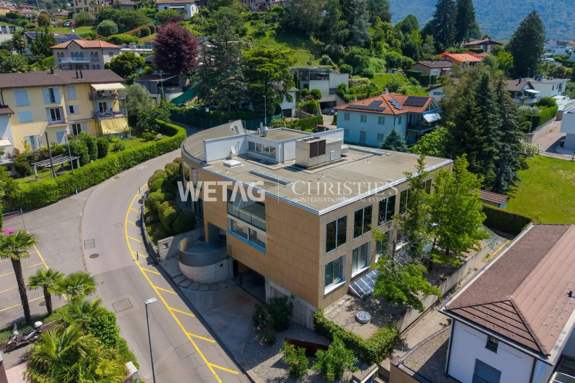 Zu verkaufen: Moderne 3.5-Zimmer-Wohnung in Lugano-Comano, kürzlich renoviert, ideal als Erst- oder Zweitwohnsitz
