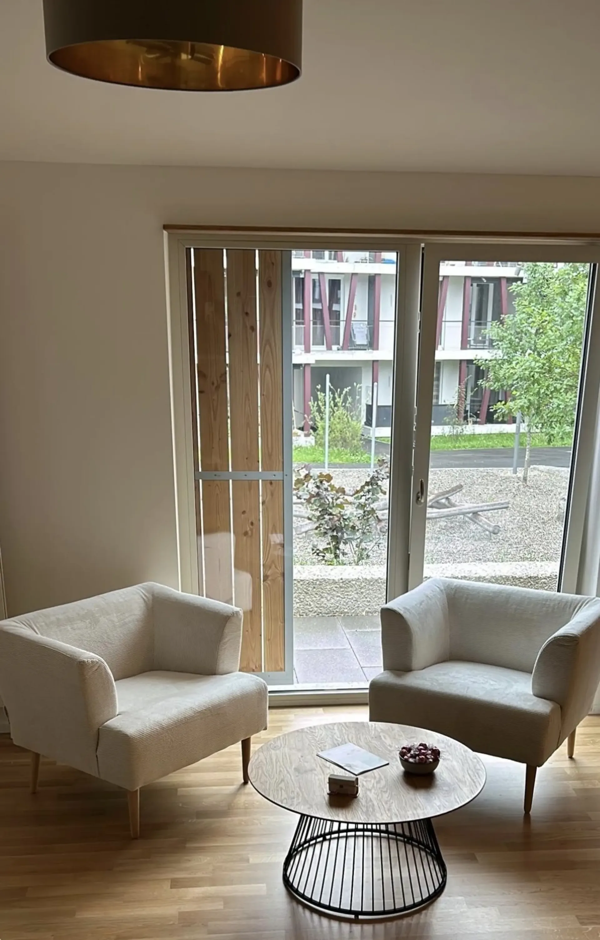 1 office, room, studio for subrent