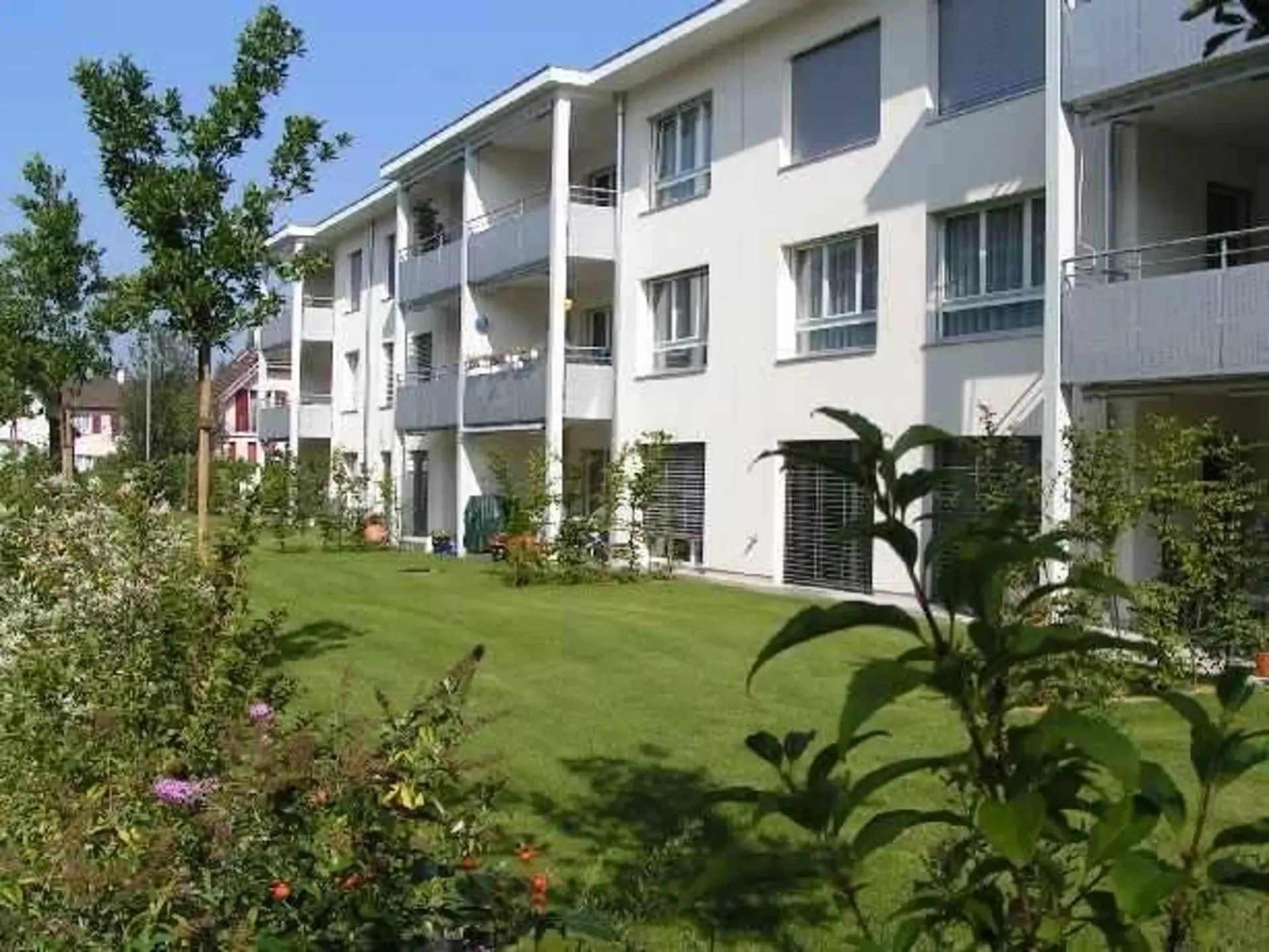 Helle Wohnung mit gedecktem Gartensitzplatz
