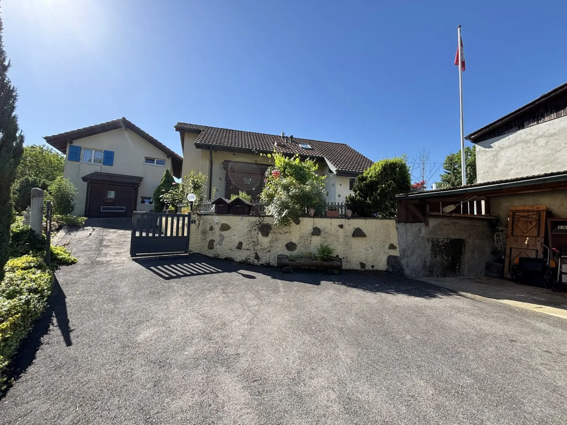 Selten: 2 Häuser mit Solaranlage + Wärmepumpe · Pool · 5 Minuten von Yverdon