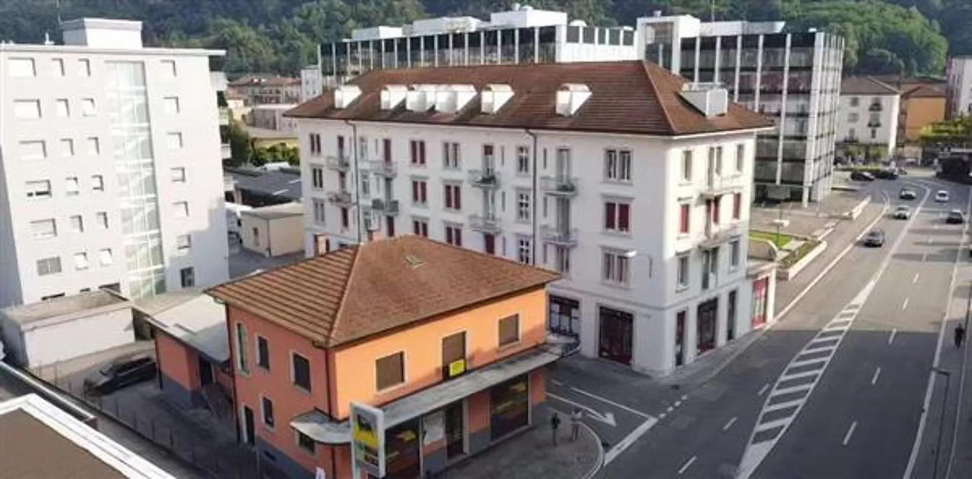 Chiasso: Einkommenspalazzo mit 19 Lokalen