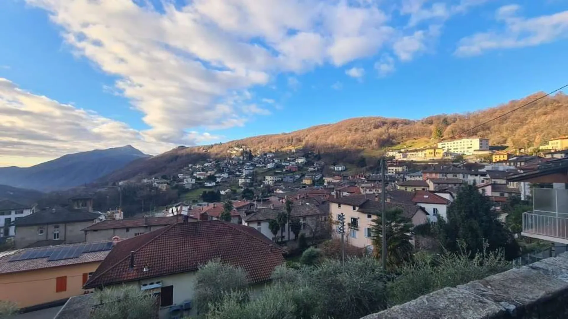 AROGNO: GROßES PANORAMAHaus IM ORTSKERN