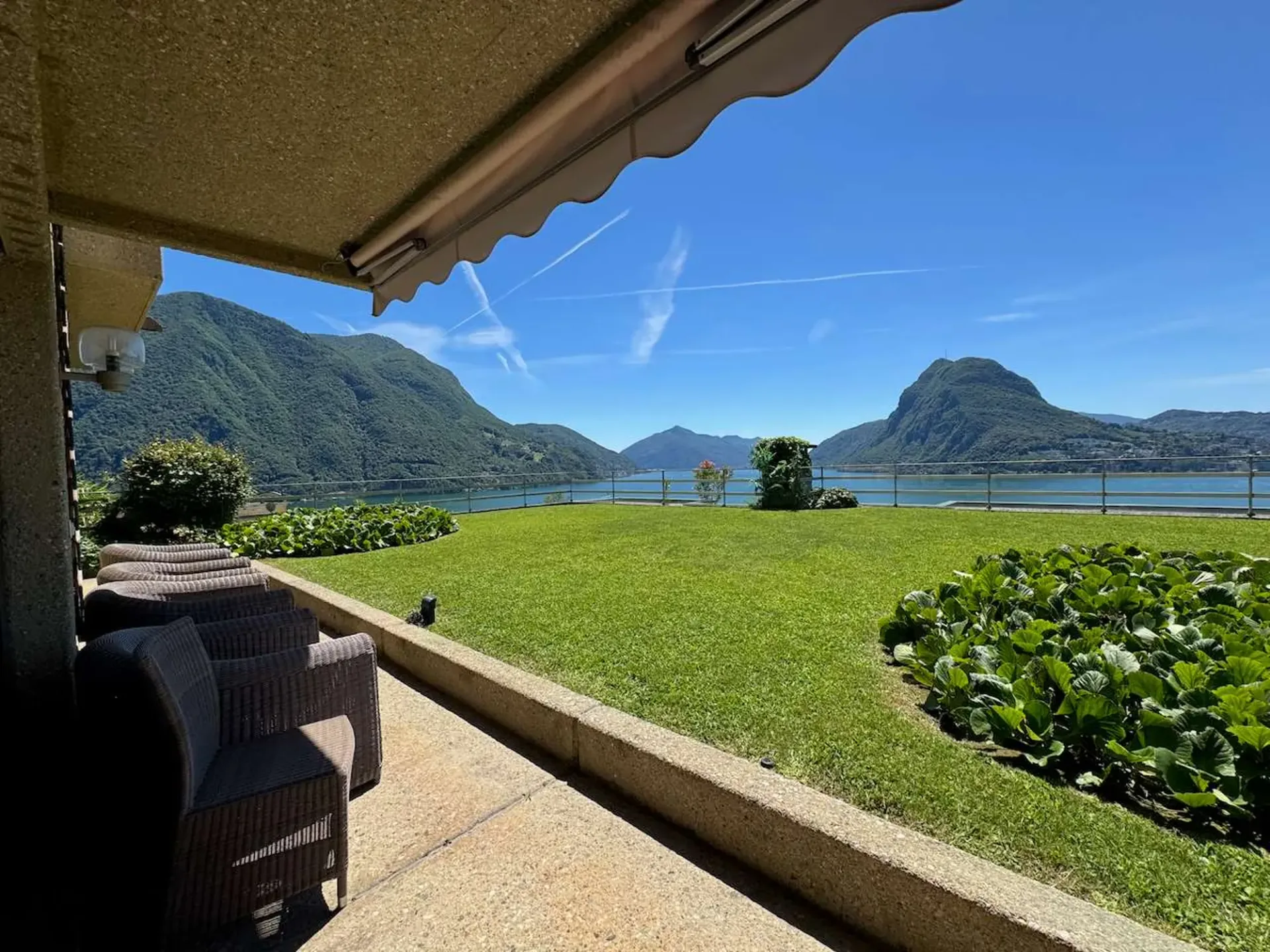 Appartamento vista lago con giardino