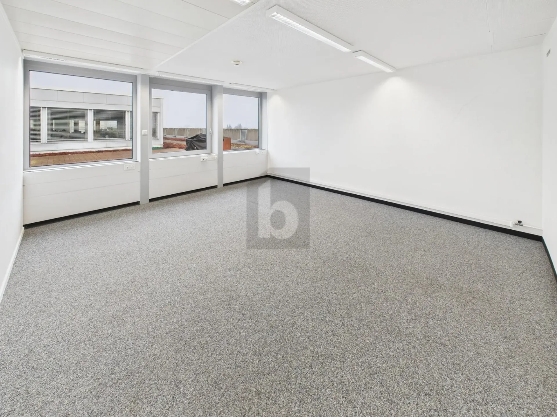 GUT GELEGEN UND PRAKTISCH (BÜRO 4.26)