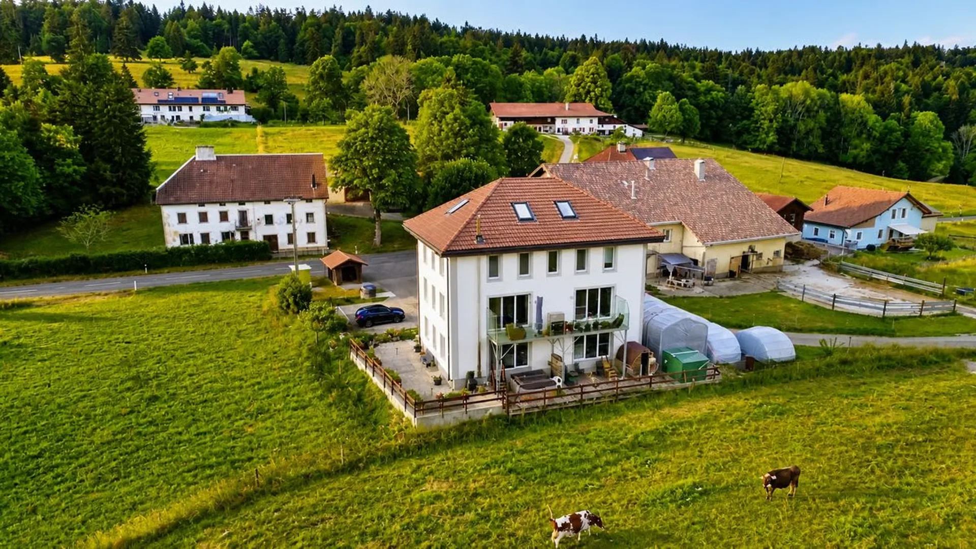 Bien rare et élégant, offrant un cadre idéal pour une famille ou une activité B&B, avec vue spectaculaire