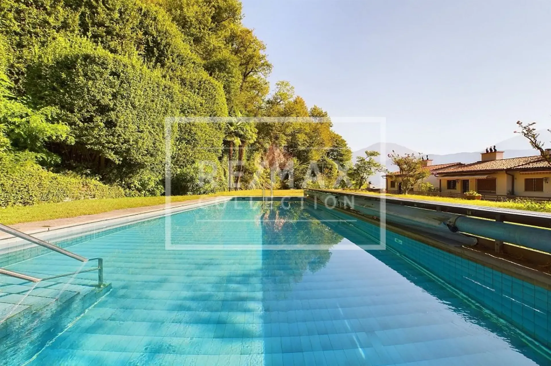 Den See leben - in einer exklusiven Residenz mit Pool