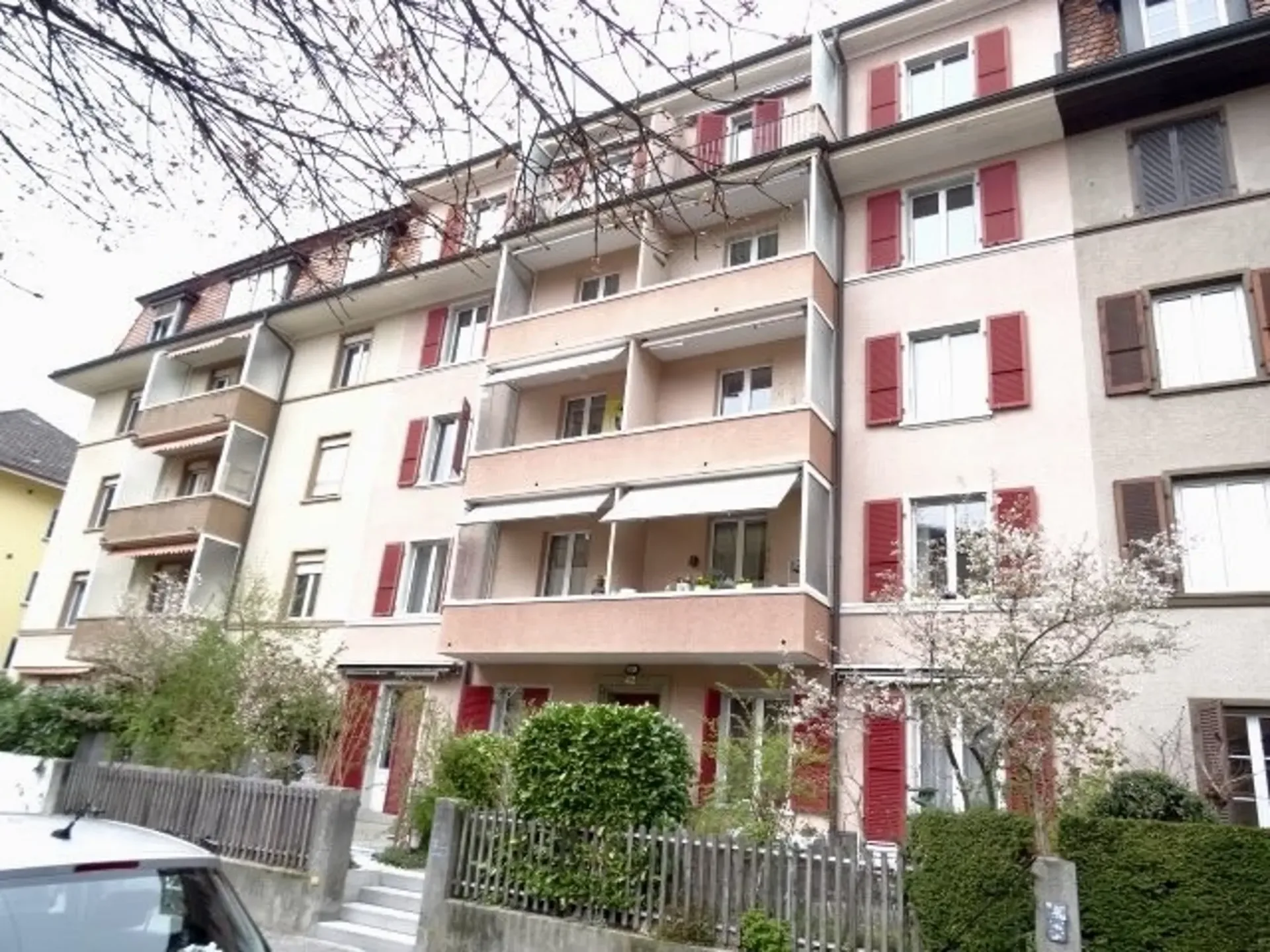 Appartamento tranquillo di 3 locali a 60 m² al 1° piano con balcone