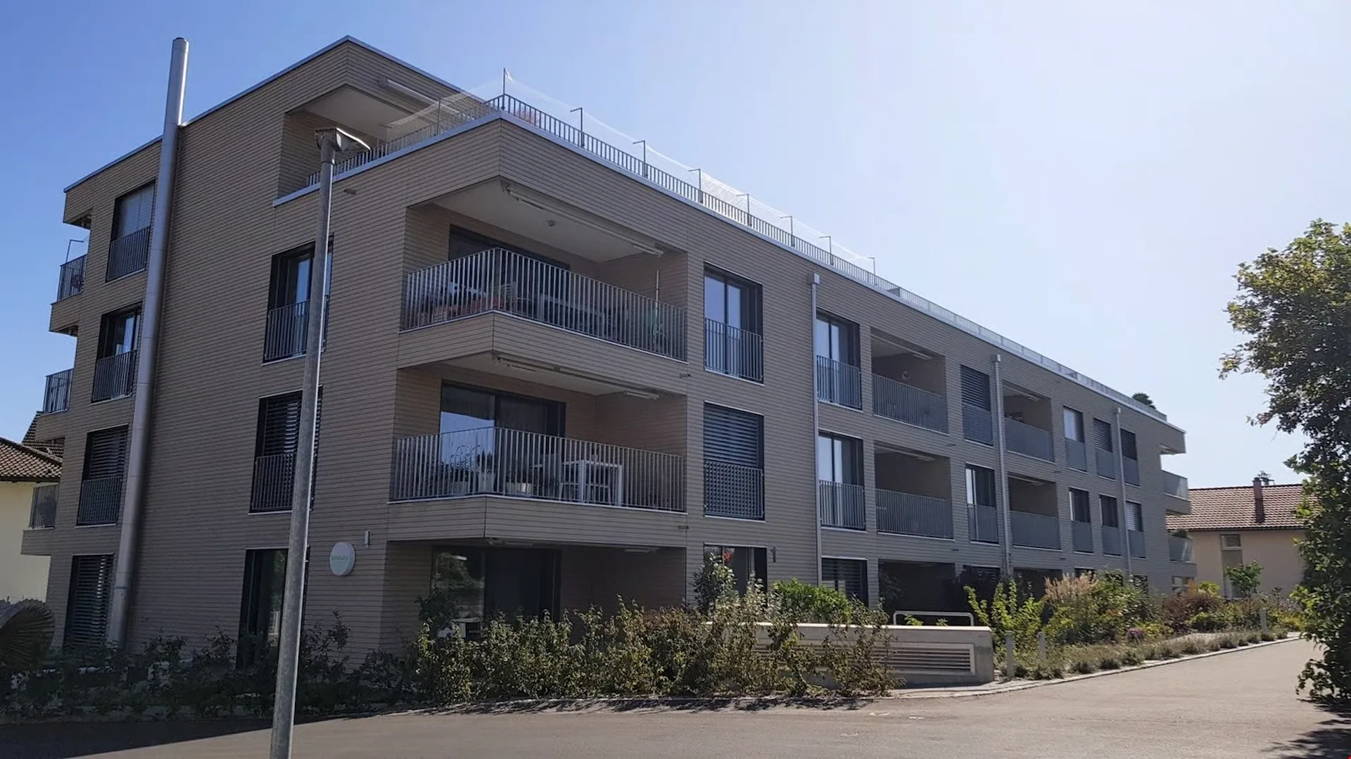 Moderne Studio-Wohnung mit Gartensitzplatz