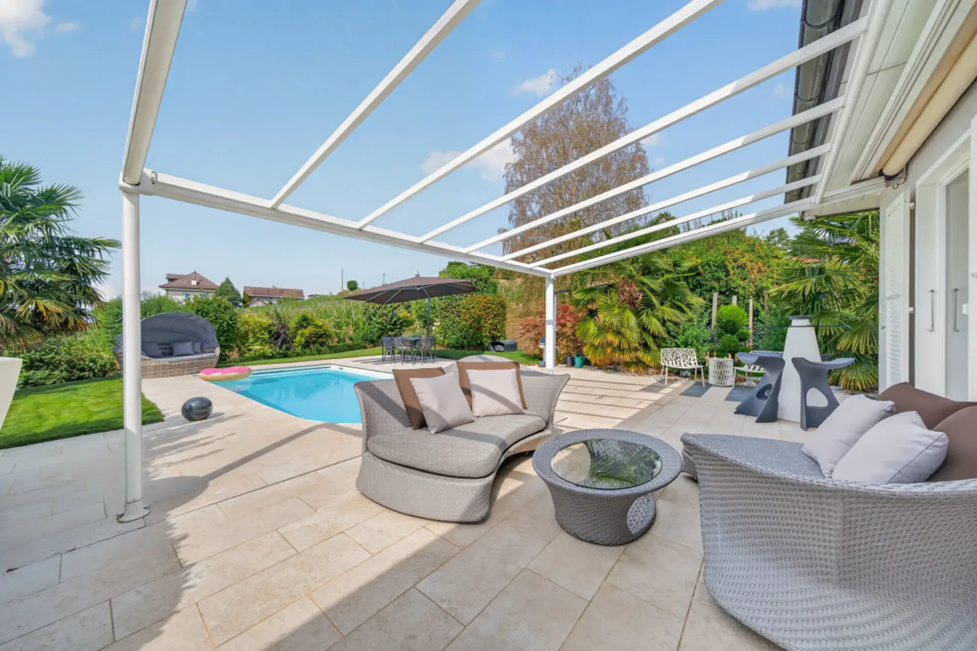 Am Rande eines Weinbergs, Villa mit Pool, 5 Minuten von Morges