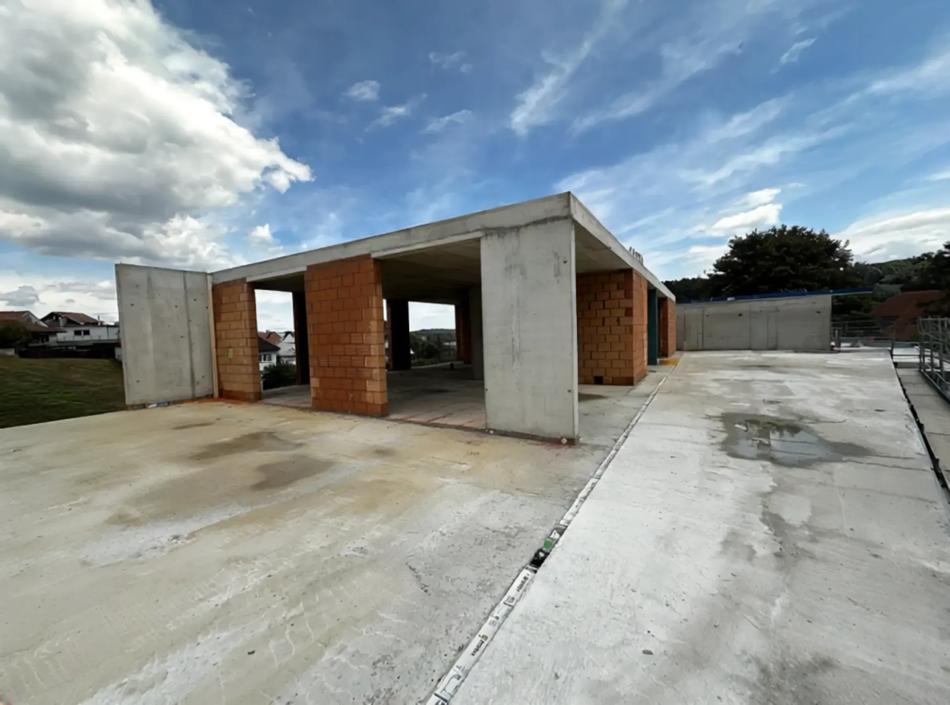 Attikawohnung mit 120 m² Terrasse und Blick ins Grüne und übers Suhrental