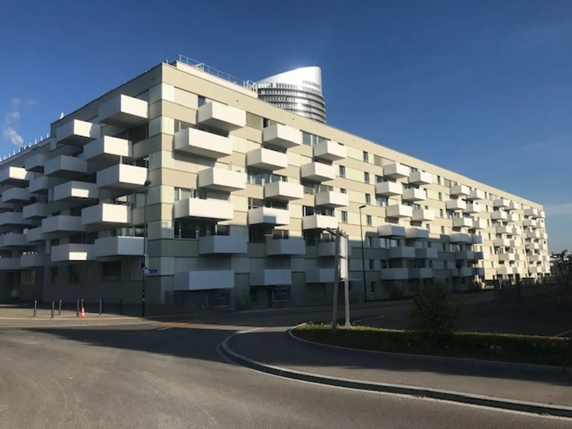 Hochmoderne 2.5-Zimmer-Maisonette im beliebten Hochbord-Quartiert - sofort verfügbar