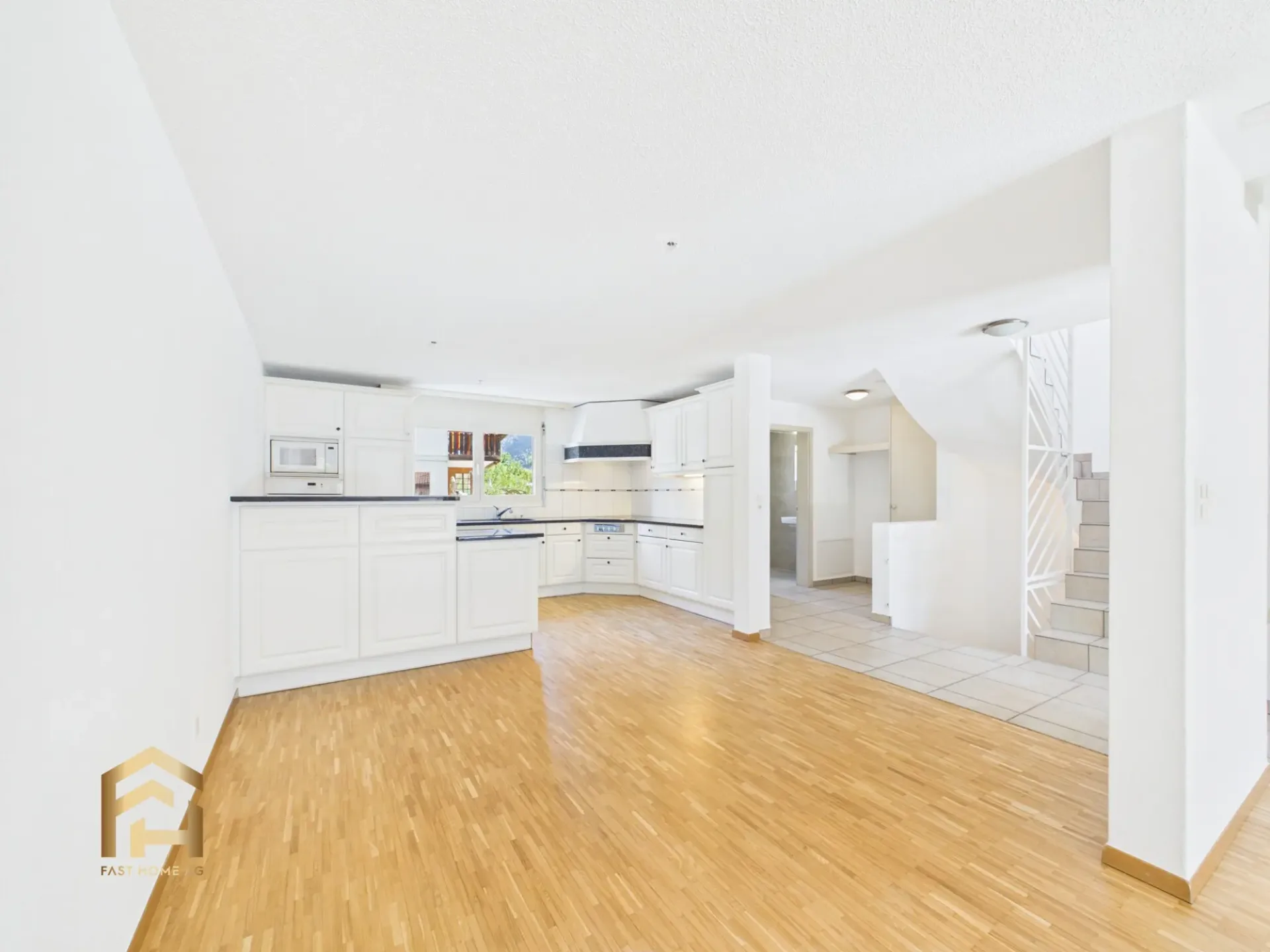 Traumhaftes 6.5Zimmer-Reihenhaus mit Terrasse & Balkon