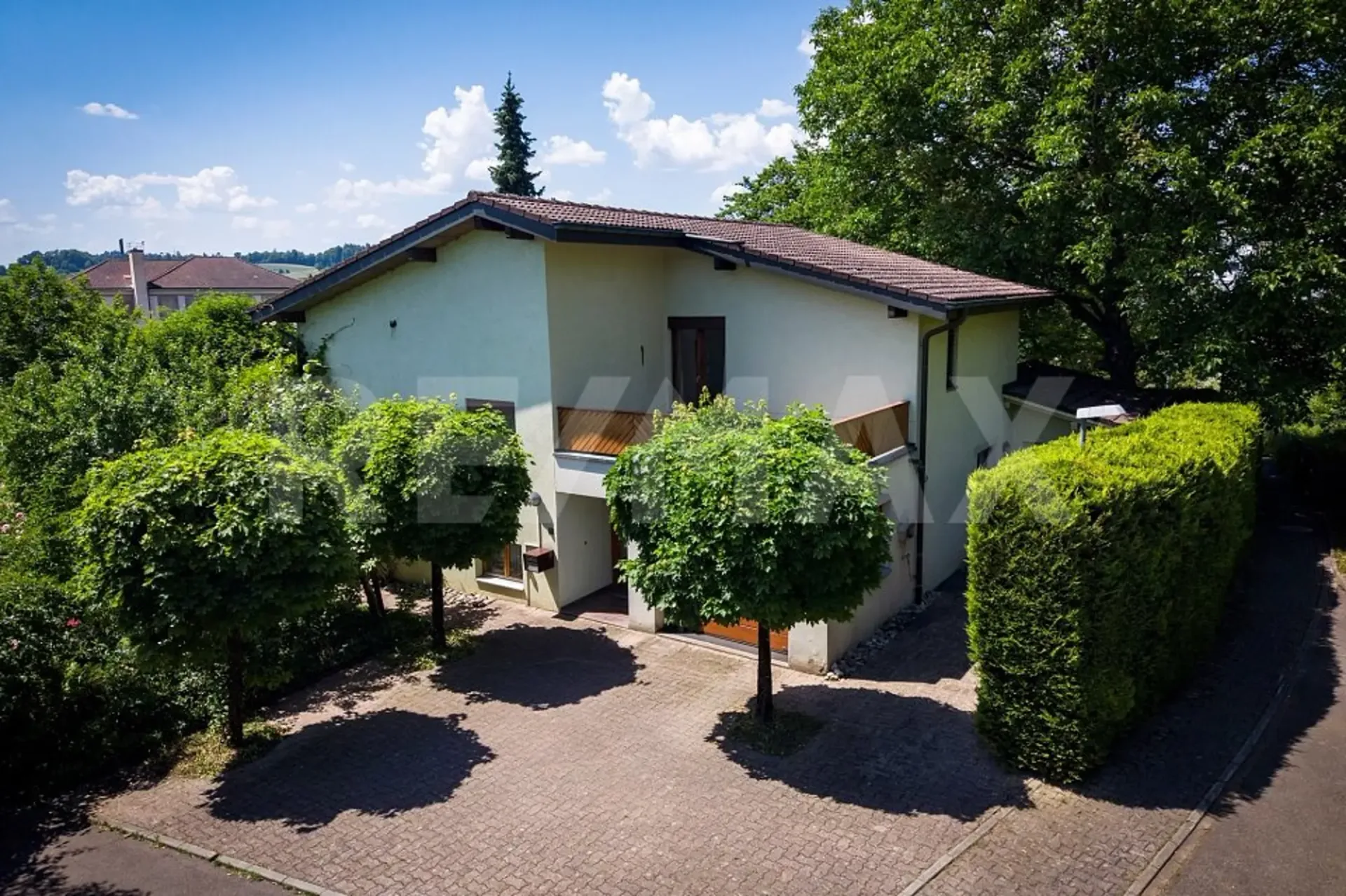 Unique single-family house with separate apartment