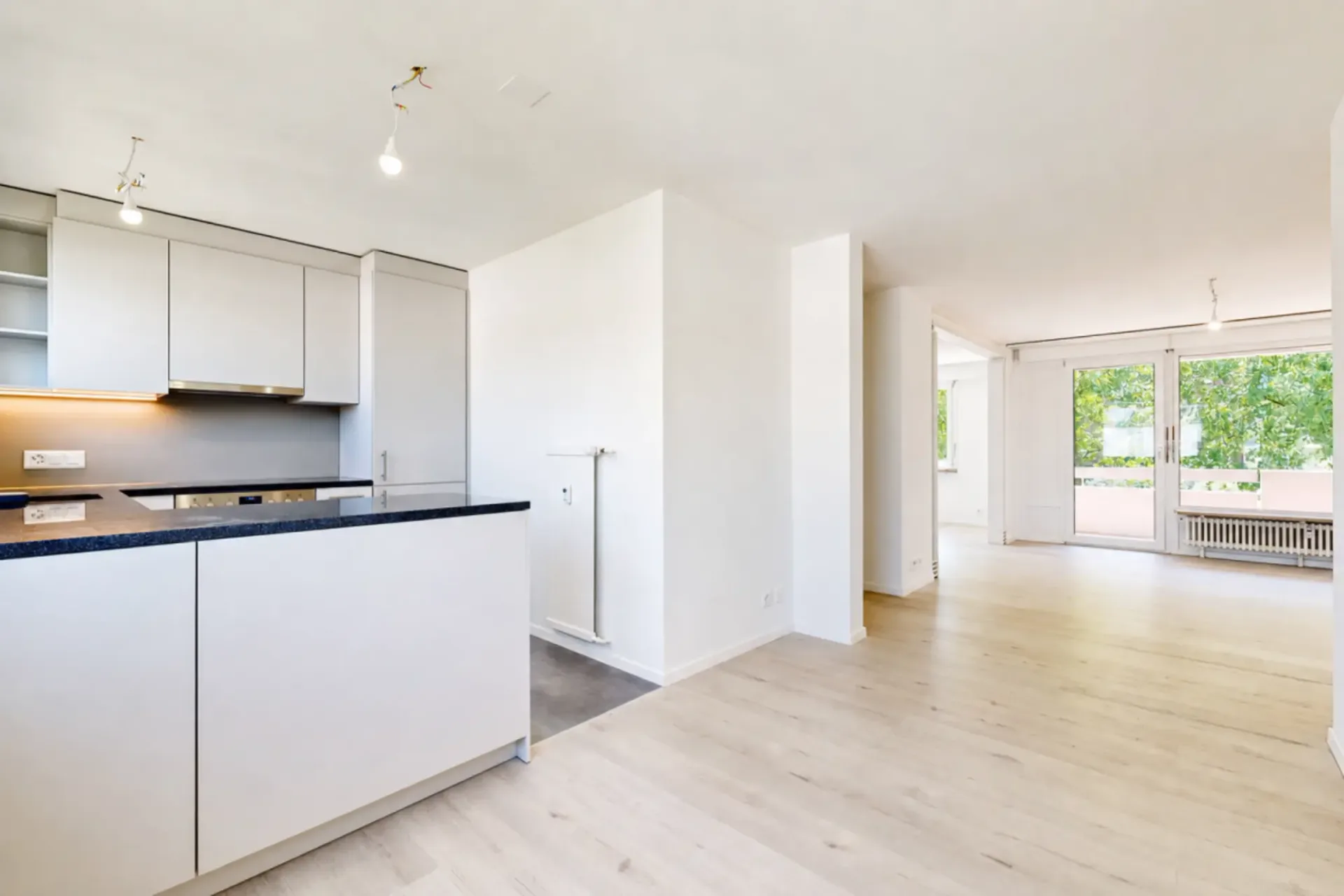 frisch renovierte 3.5-ZWG mit Balkon, Keller, Estrich, Waschmaschine und Parkplatz