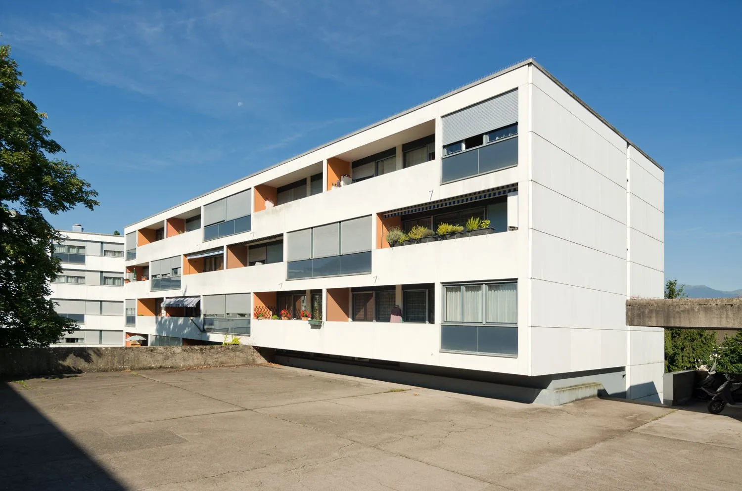 Ein Außenparkplatz