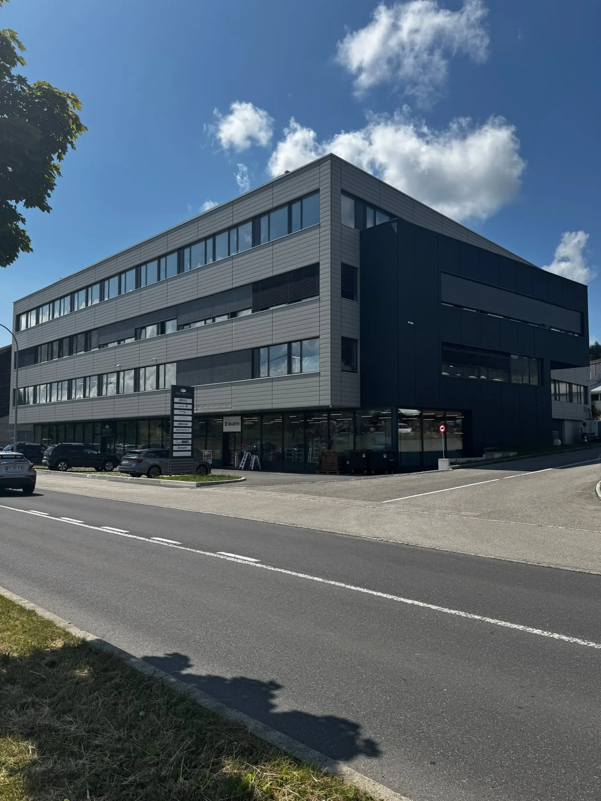 Moderne Industriegebäude zur Miete – Boulevard des Eplatures 64, La Chaux-de-Fonds