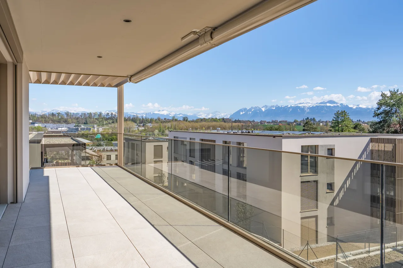 Prächtige 4,5-Zimmer-Wohnung mit geräumigem Balkon im letzten Stock