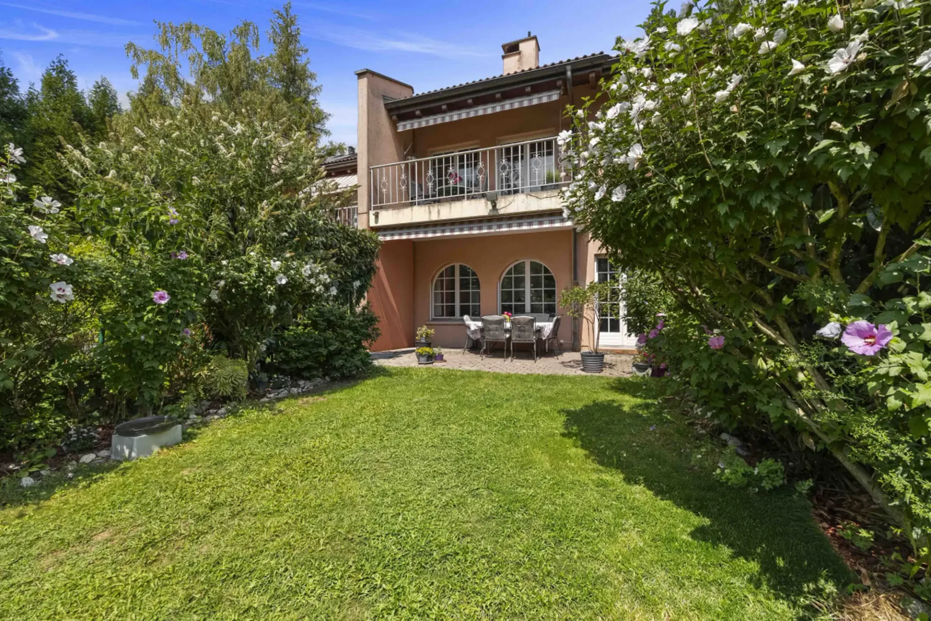 RARE OPPORTUNITY TWO STEPS FROM THE METRO !