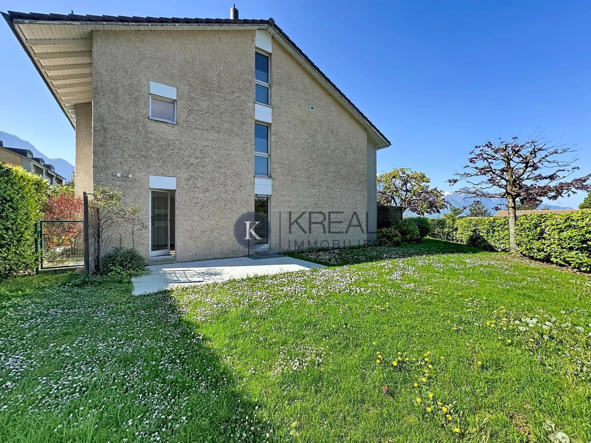 Traumhafte Umgebung in Villeneuve? Schöne 6.5-Zimmer-Villa mit Seeblick