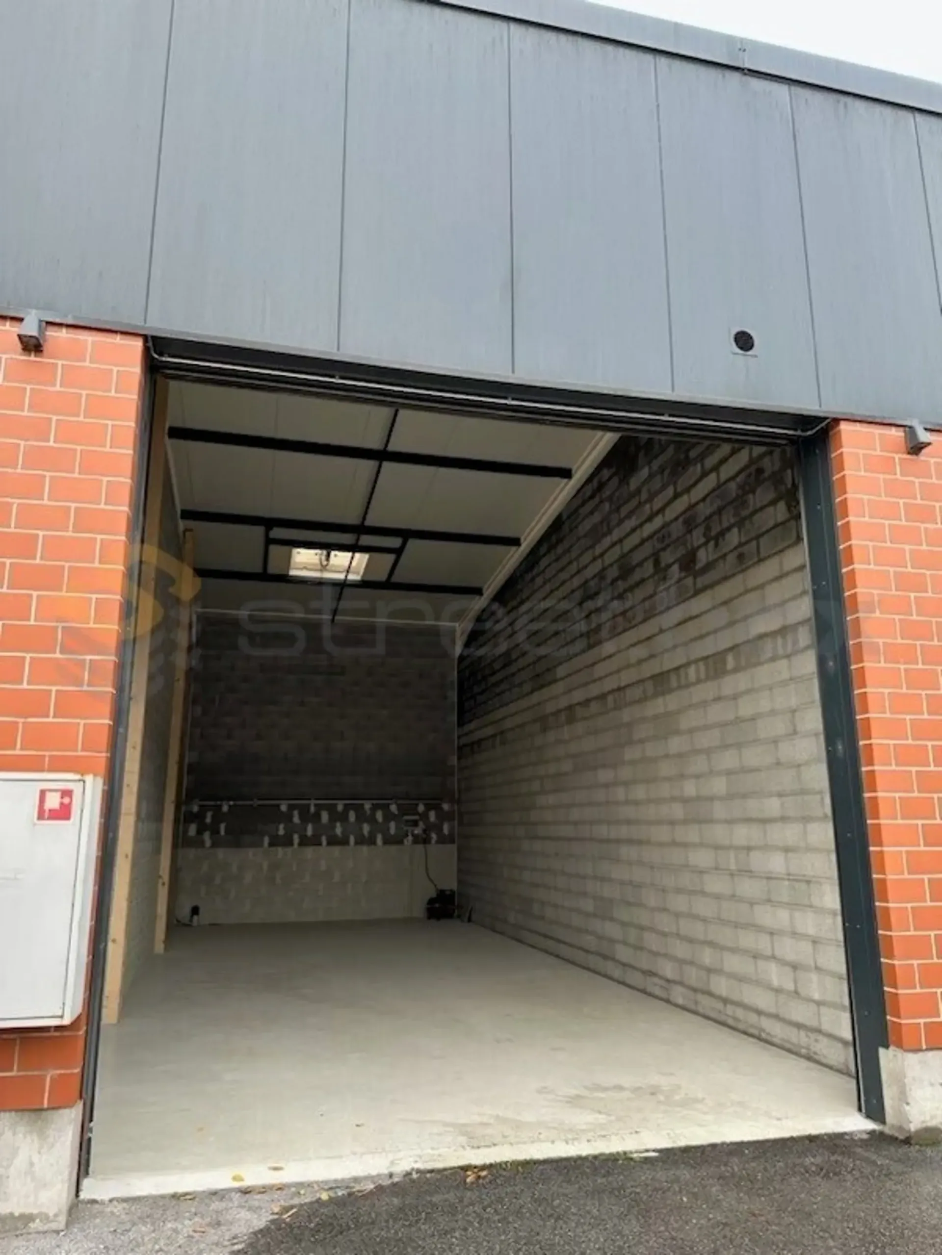 Straßenbox 60m² zur Miete - Box n82