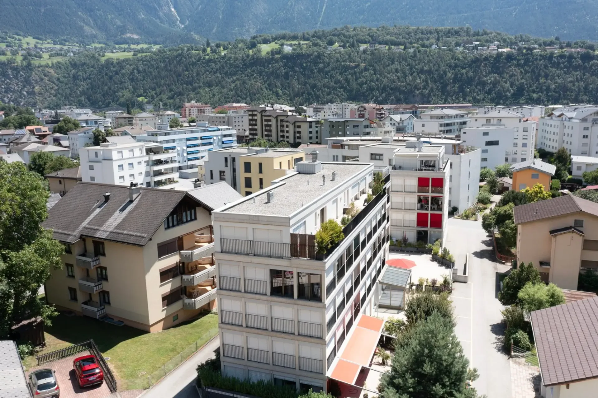 Einstellhallenplatz an zentraler Lage in Naters zu vermieten