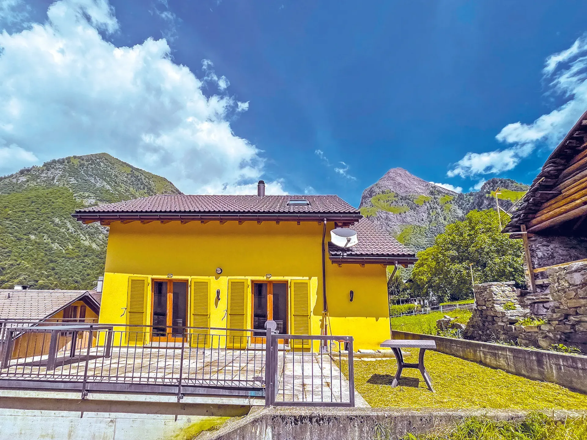 Bleniotal: Einfamilienhaus mit garten und garage
