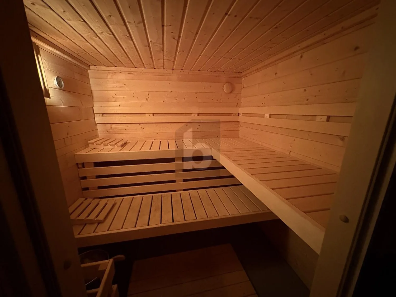 FREISTEHEND MIT VIEL PLATZ UND UMSCHWUNG!