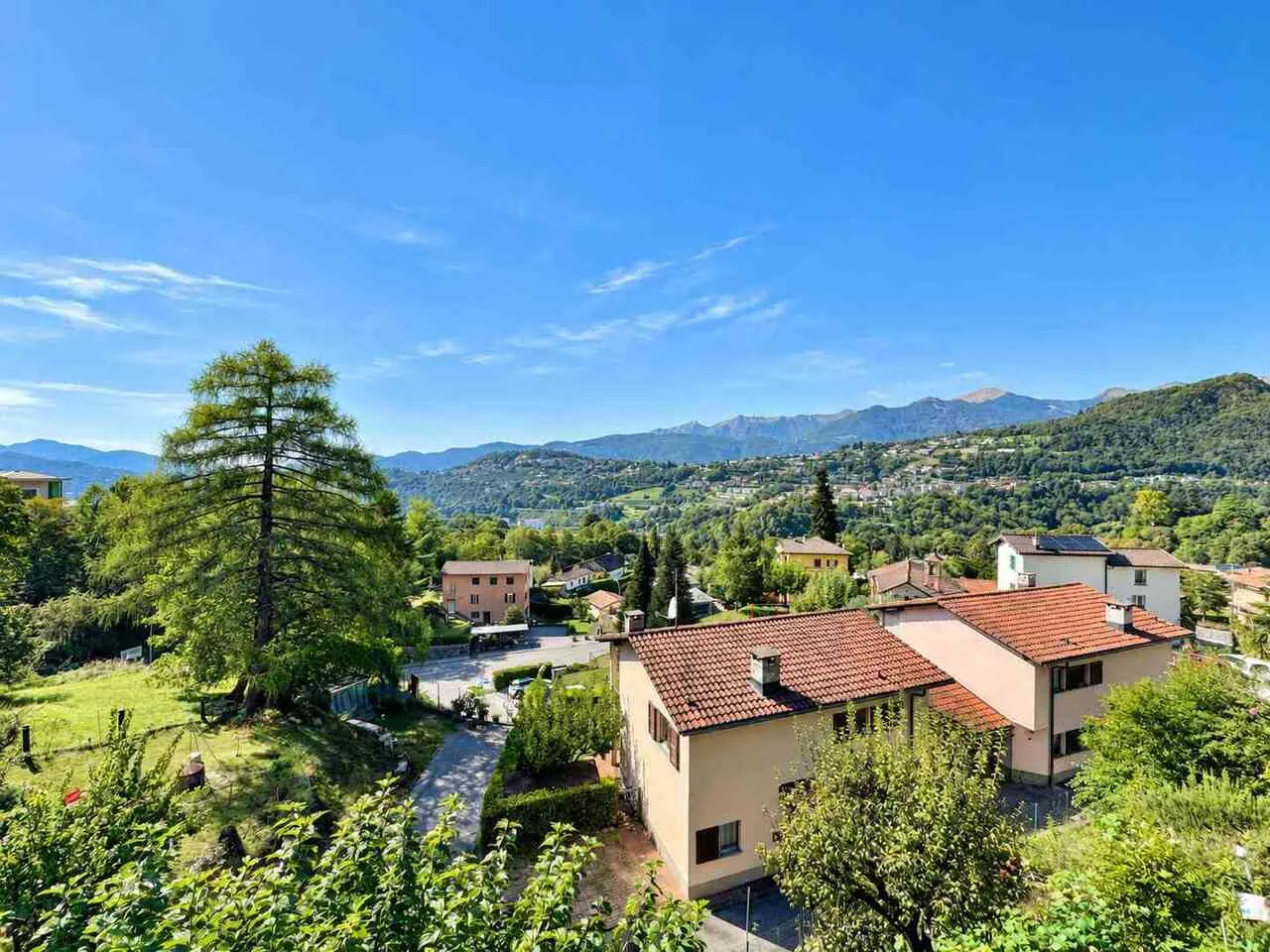 Accogliente e luminosa casa gemella in posizione panoramica