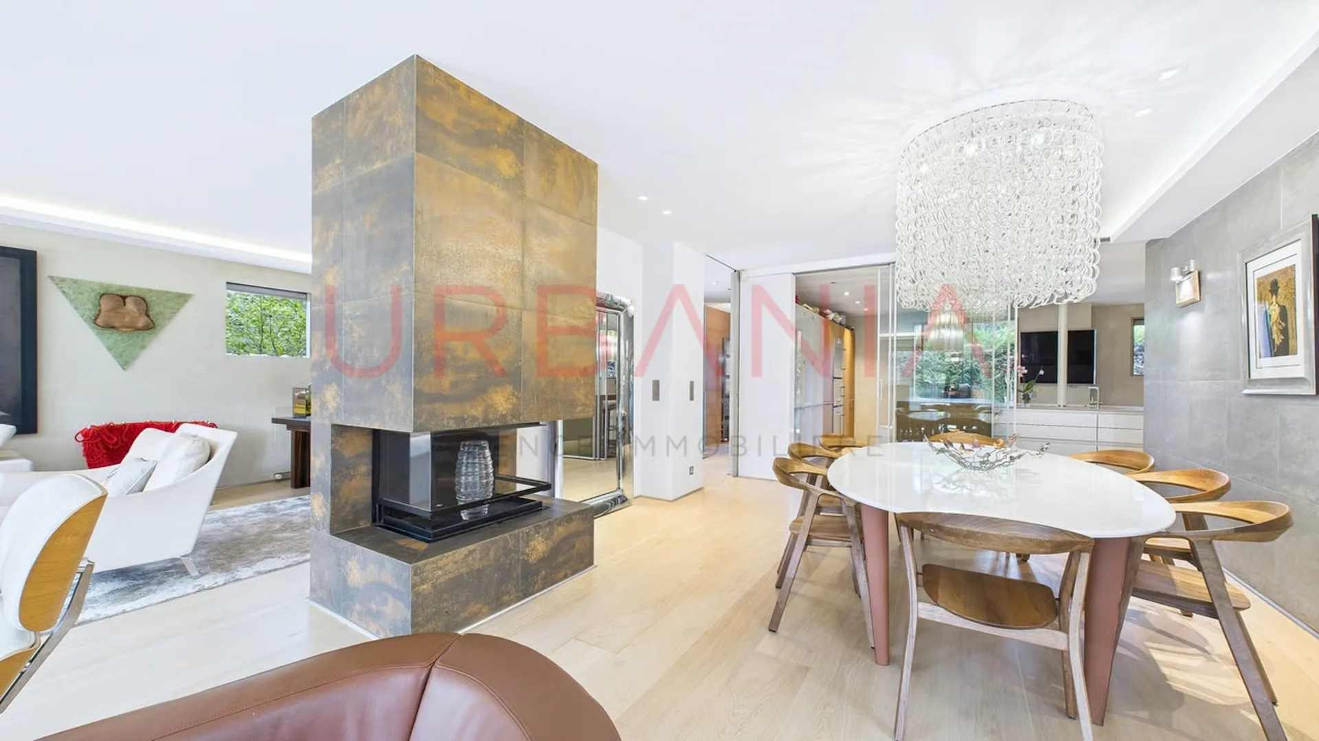 Ein seltenes Familienhaus mit Garten, Schwimmbecken und ca. 440 m² Nutzfläche