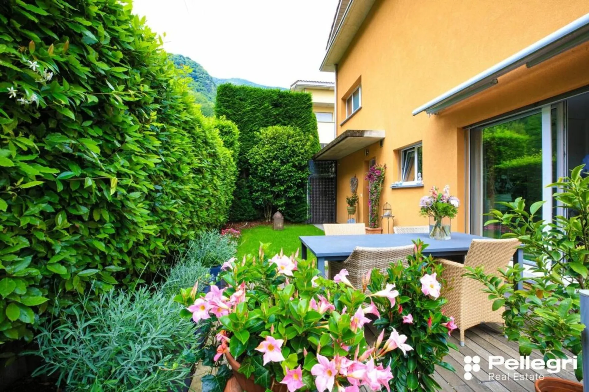 Sonniges Reihenhaus am Waldrand in Arcegno