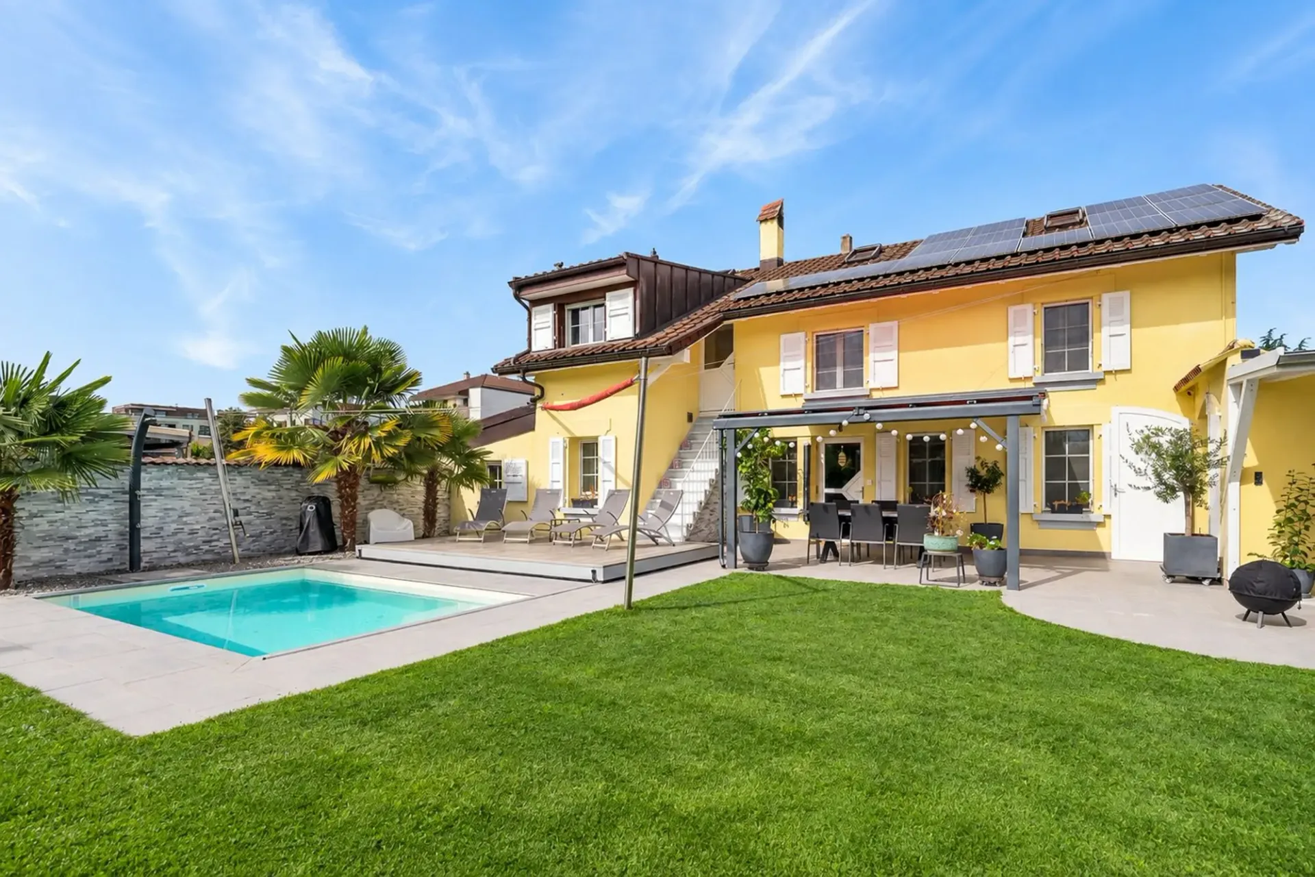 Einfamilienhaus mit 5,5 Zimmern, komplett renoviert, mit Pool und Garten