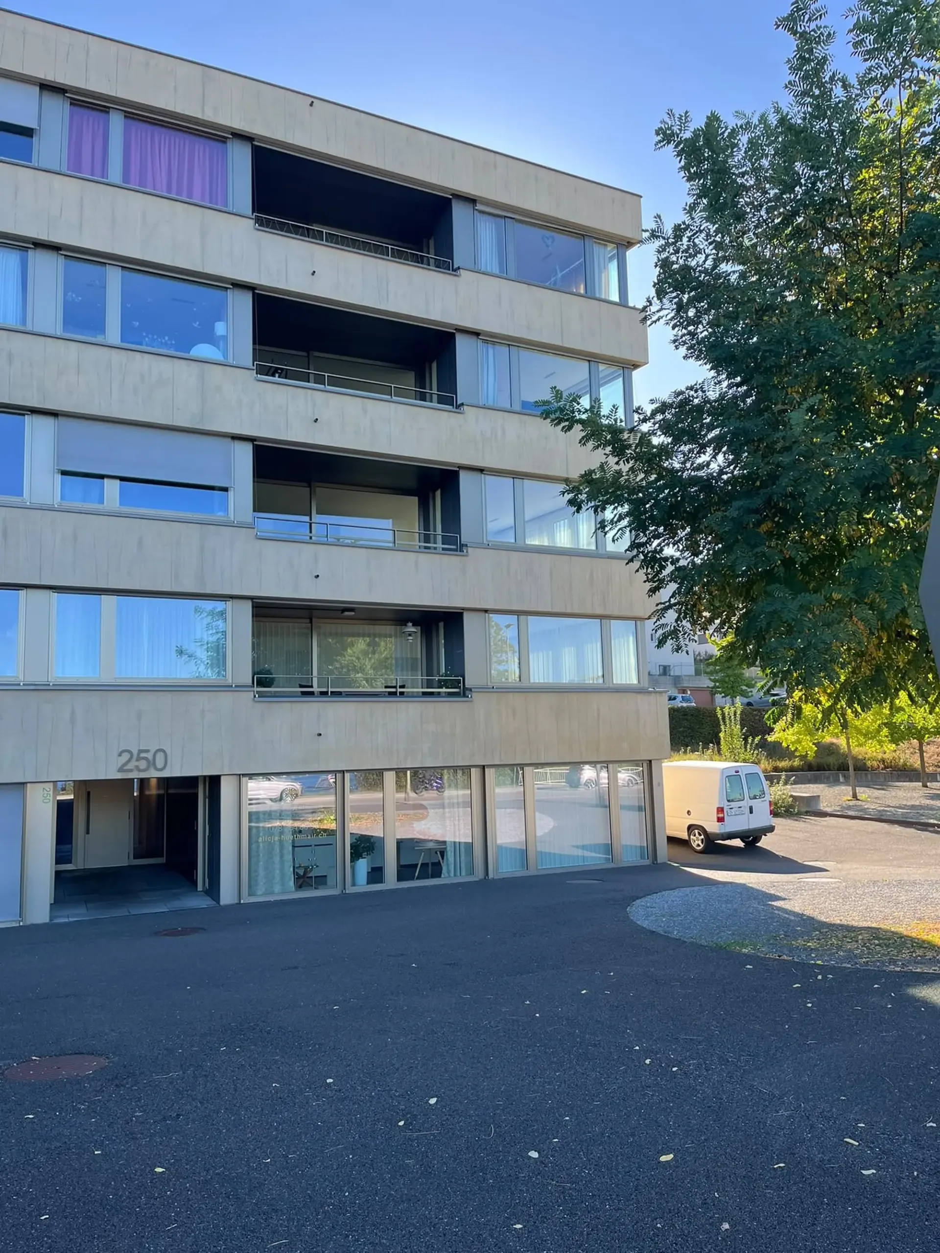 Helle 4.5-Zimmer-Wohnung mit Seesicht an der Seestrasse in Horgen