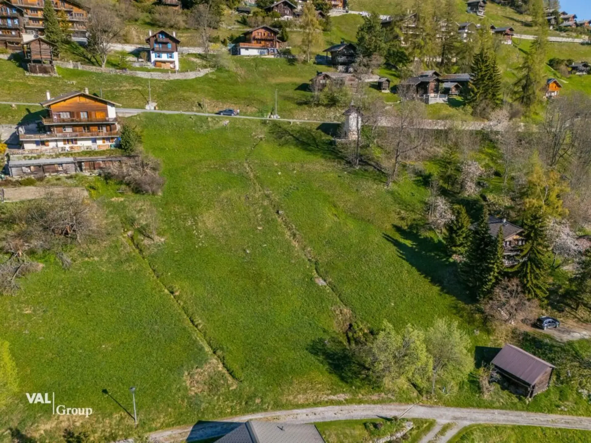 Einzigartiges Baugrundstück am Eingang von Grimentz, strategische Lage und außergewöhnliches Potenzial