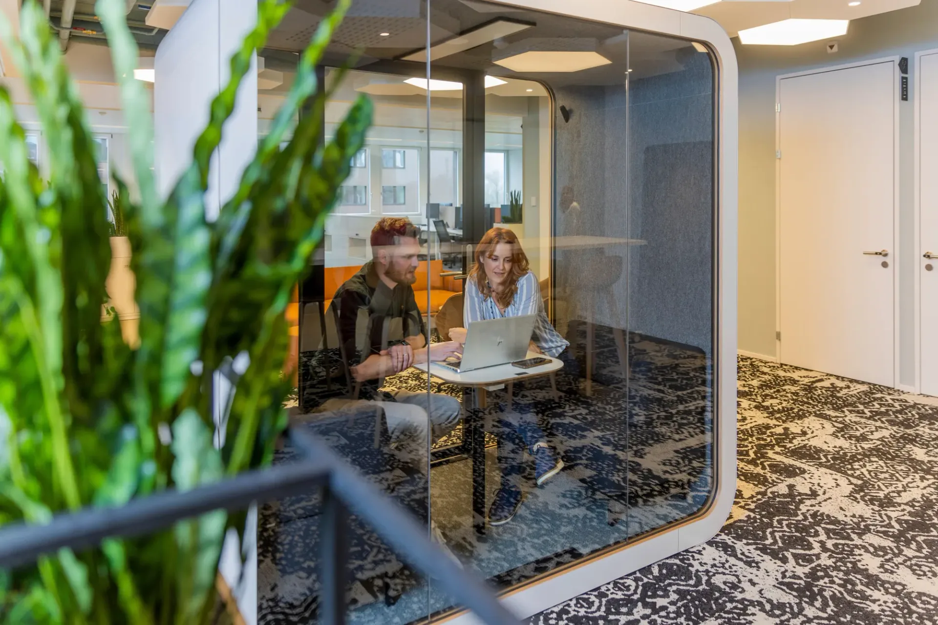 Modern ausgestattetes 3er-Teamoffice sofort einsatzbereit - Sie konzentrieren sich auf Ihr Business - wir kümmern uns um den Rest!