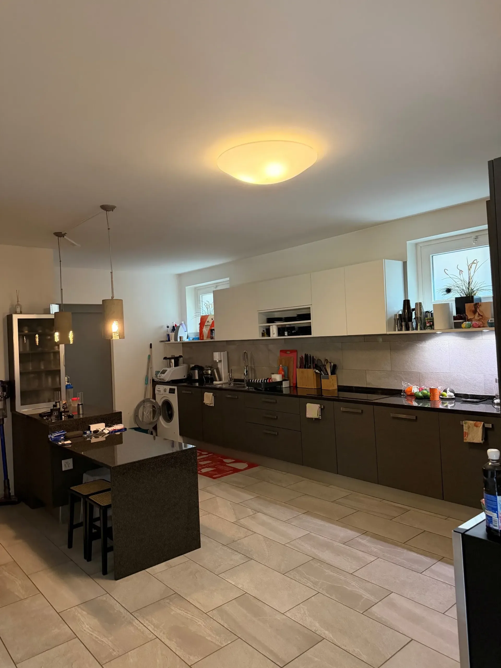 Grand et bel appartement de 2.5 pièces, intégré dans une villa individuelle, au rez de chaussée, env. 81 m2.