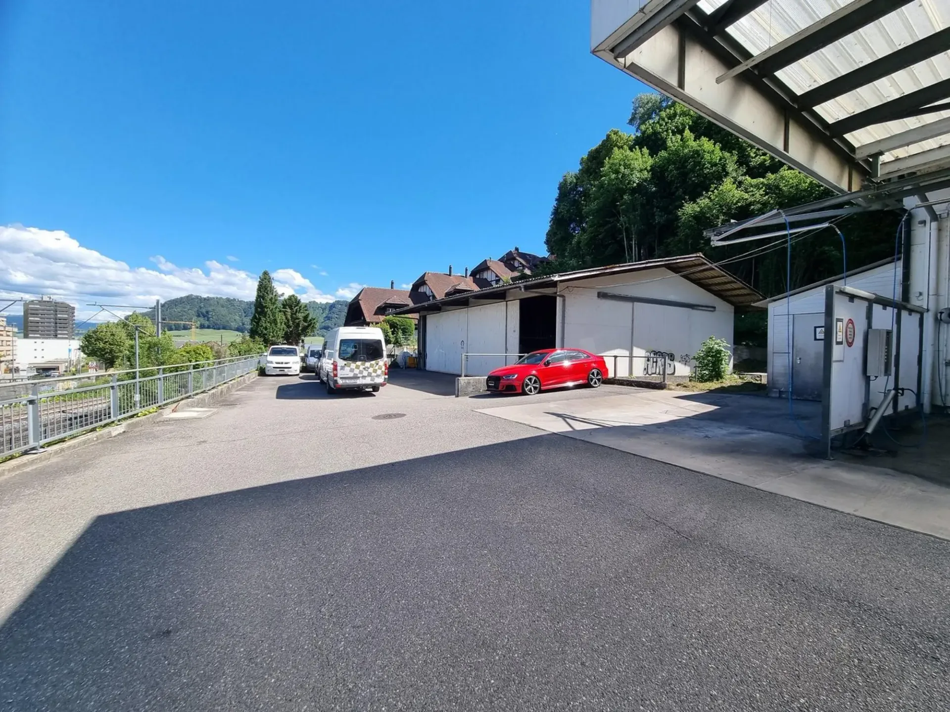 Vermietung von ebenerdigen Gewerbeflächen mit Parkmöglichkeiten