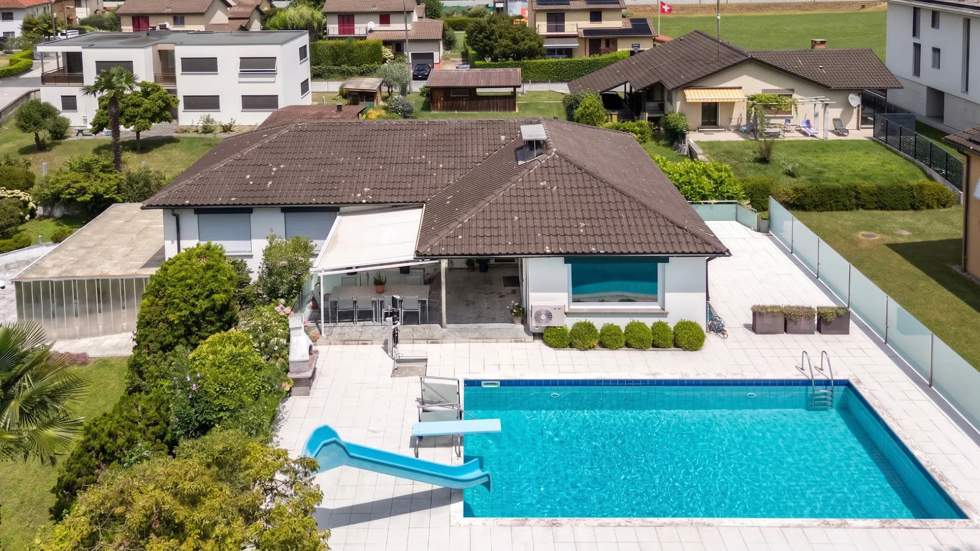 Spektakuläres 9-Zimmer-Haus mit Pool in Quartino