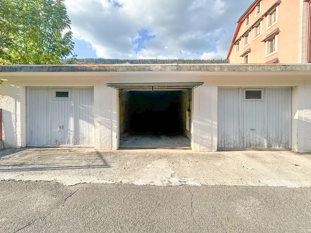 Einzelgarage mit manueller Tür