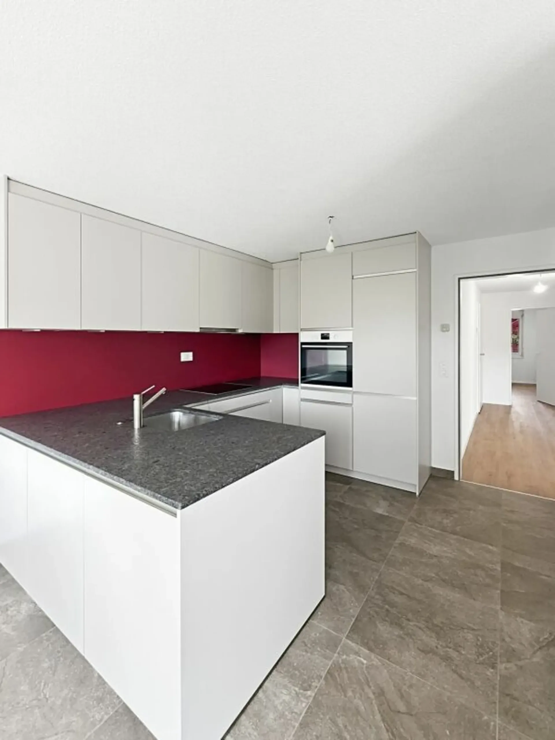Helle 4.5-Zimmer-Wohnung mit Balkon in Walliswil b. Wangen