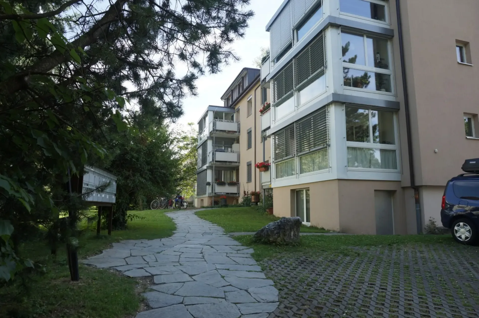 Schöne 2-Zimmerwohnung mit Dachterrasse am Rande des Dorfzentrums von Birsfelden