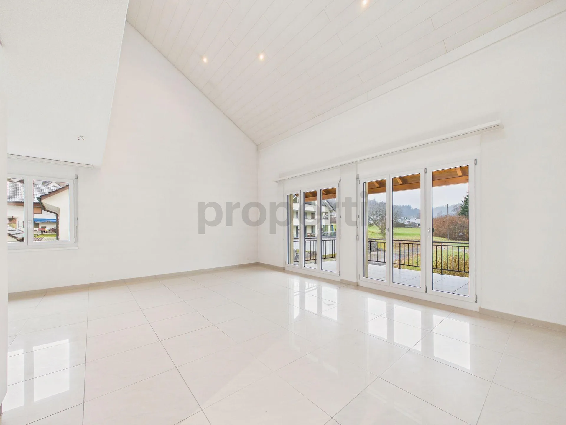 Moderne und helle 4.5-Zimmer-Maisonette, in Teufenthal