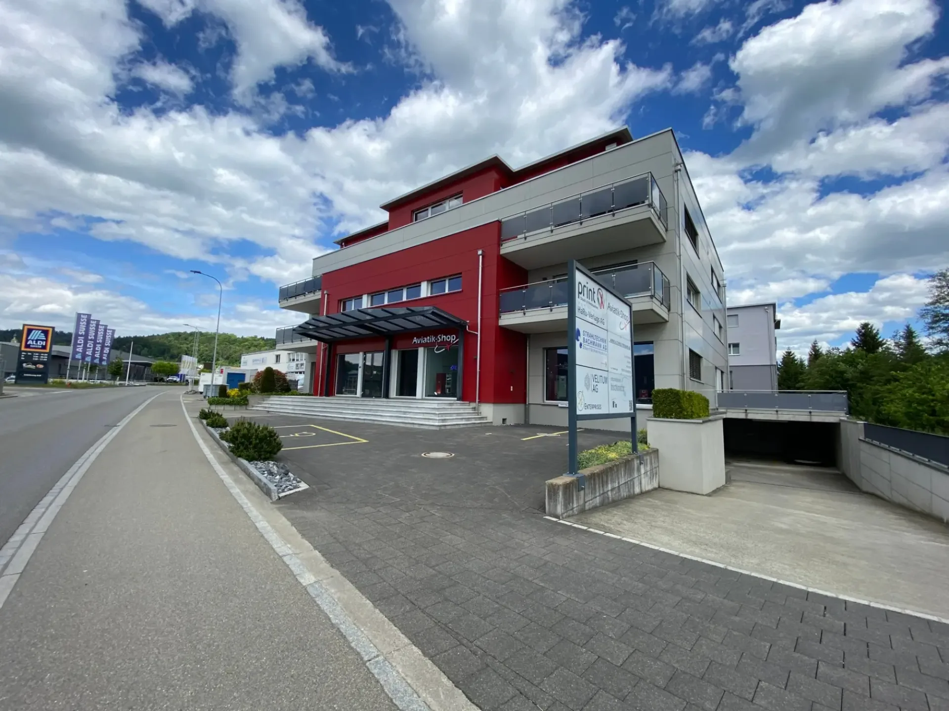Grosszügige Gewerbefläche mit Balkon in Zuzwil SG