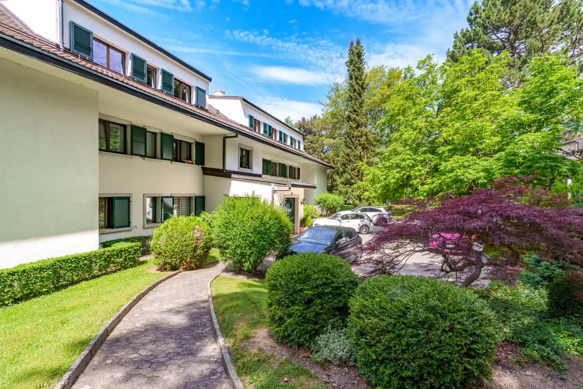 Geräumige 6.5-Zimmer-Wohnung mit Aussicht und Balkon in Lausanne