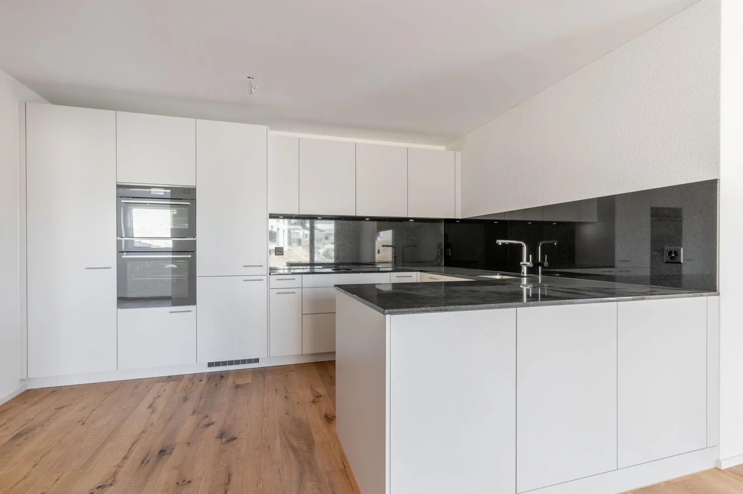Last 2.5-room apartment - VISIT NOW