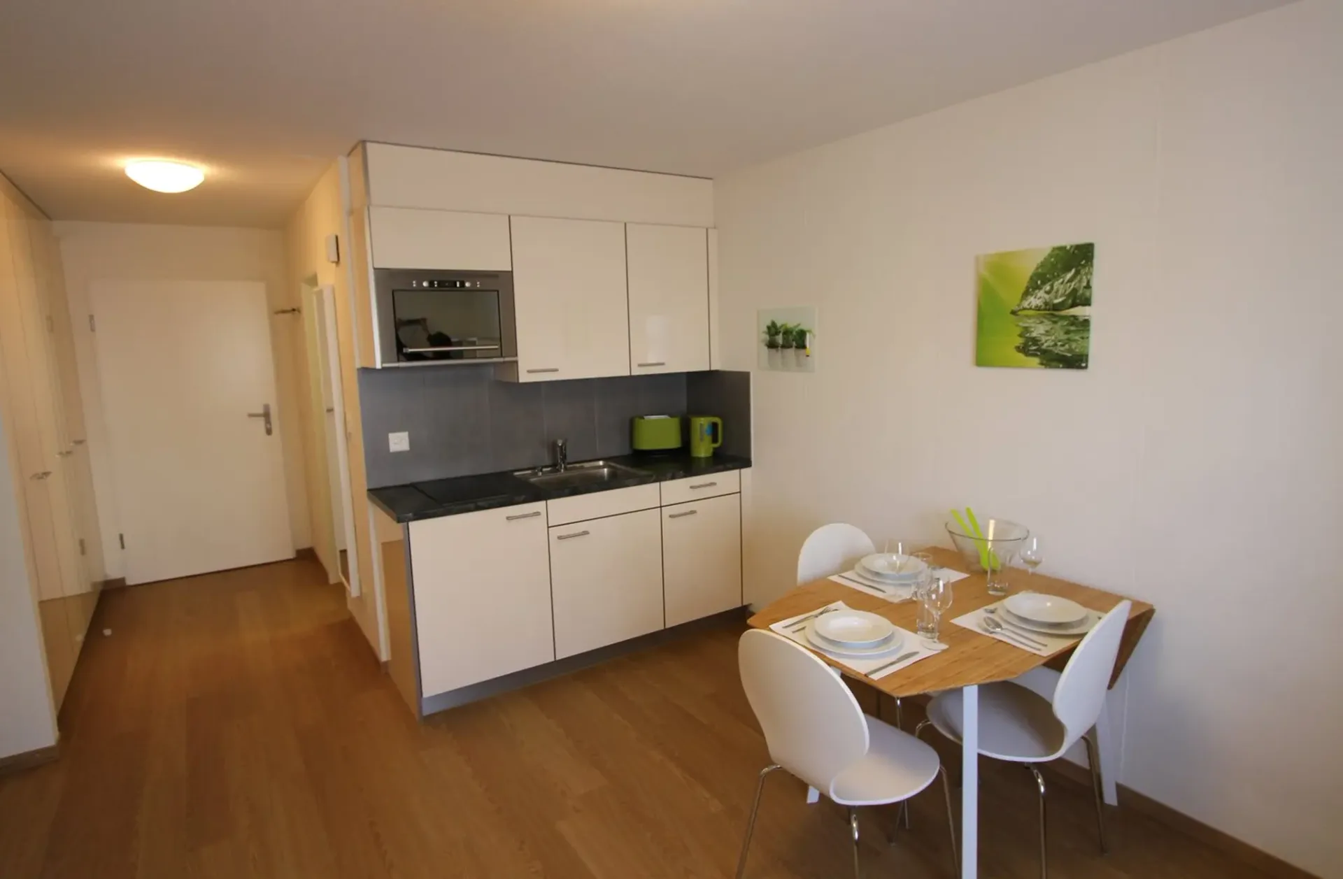 Singlewohnung - Möbliert und Ausgestattet - Modern
