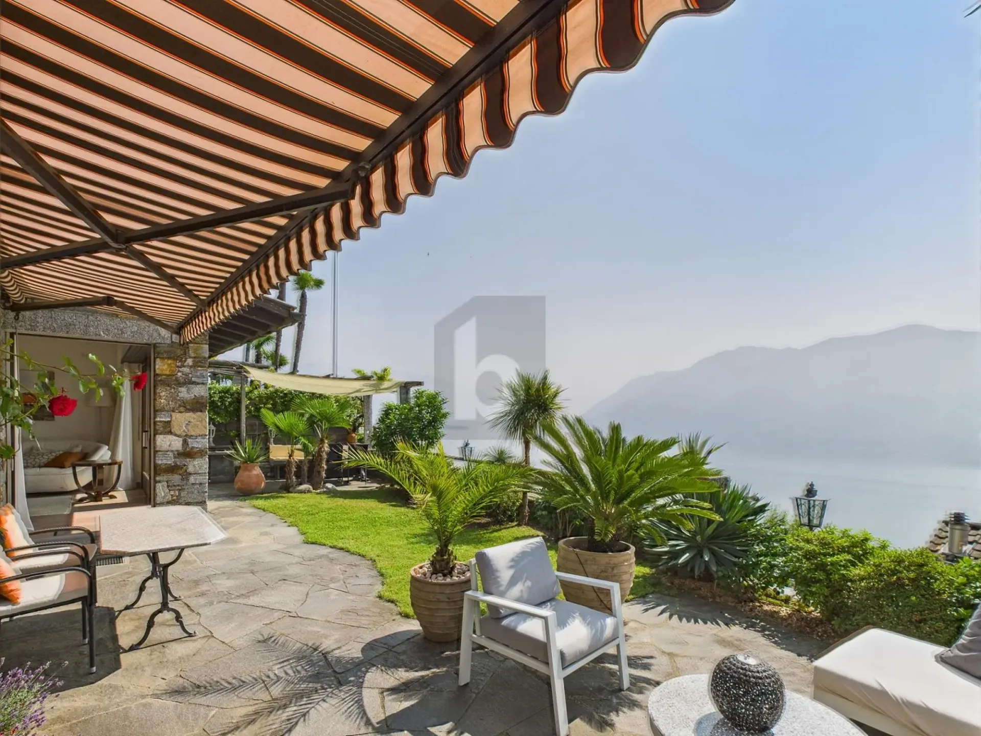 Elegantes Anwesen mit Garten und atemberaubendem Seeblick