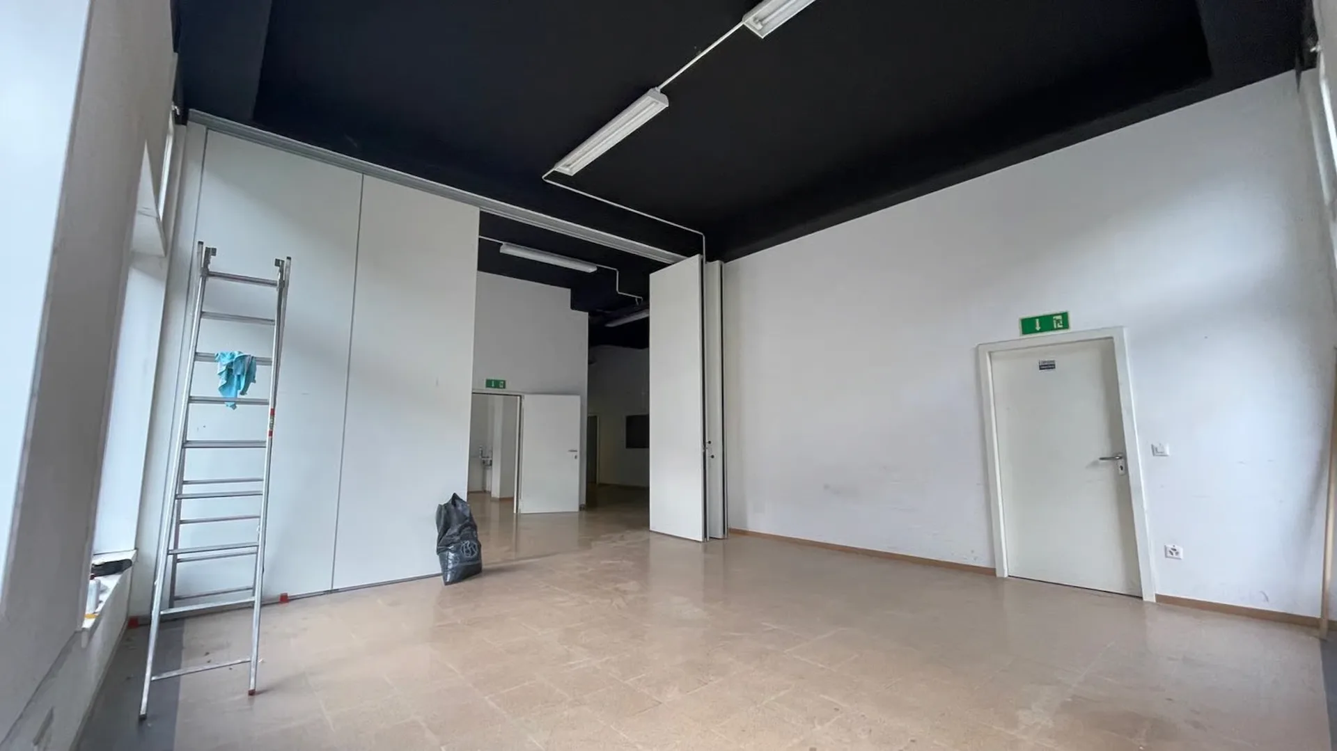 MEZZOVICO - SUPERFICE COMMERCIALE AL PT SULLA CANTONALE