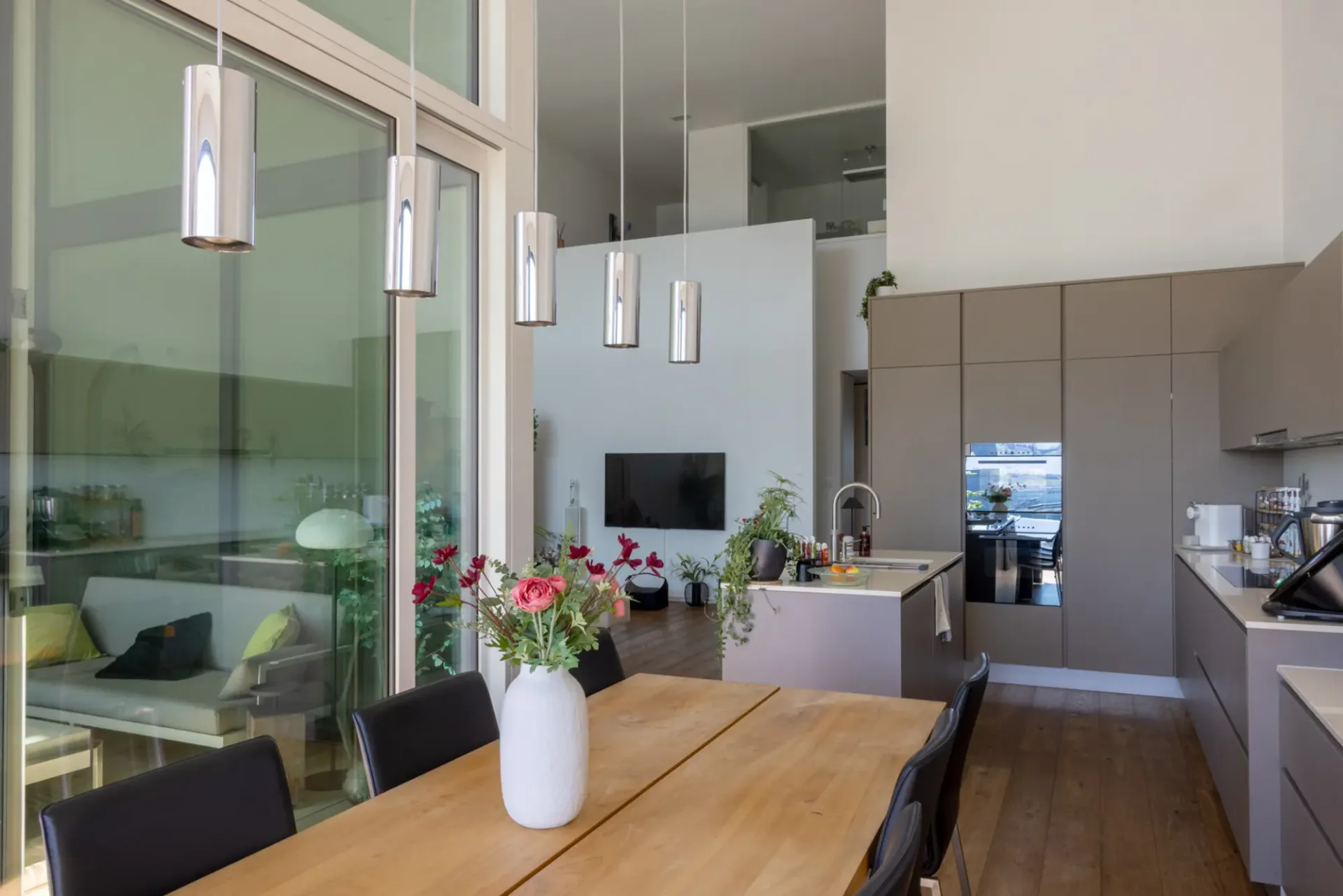 Beeindruckende 5½-Zimmer Attika-Maisonettewohnung in Zürich.