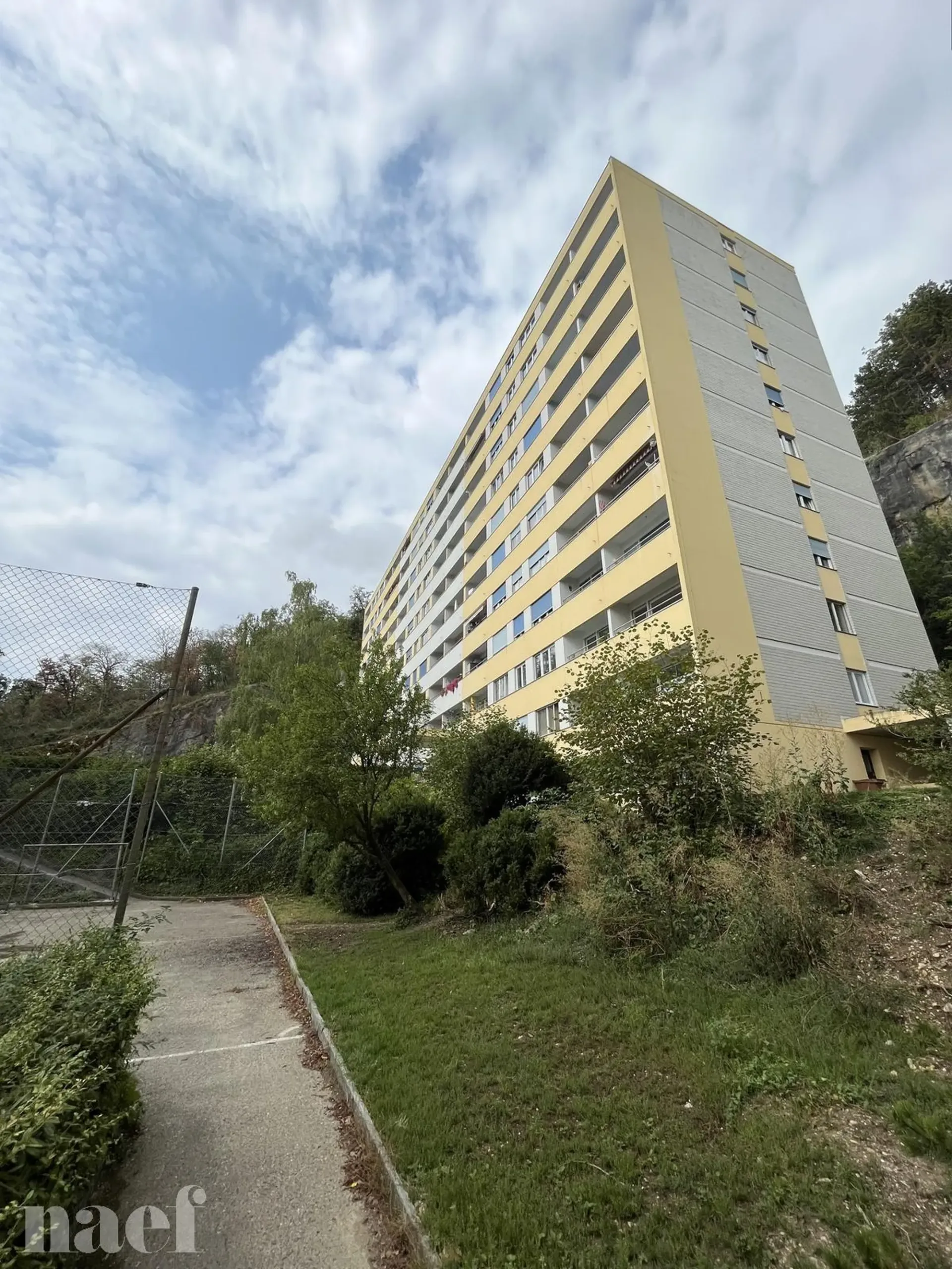 Appartement rénové avec vue sur le lac