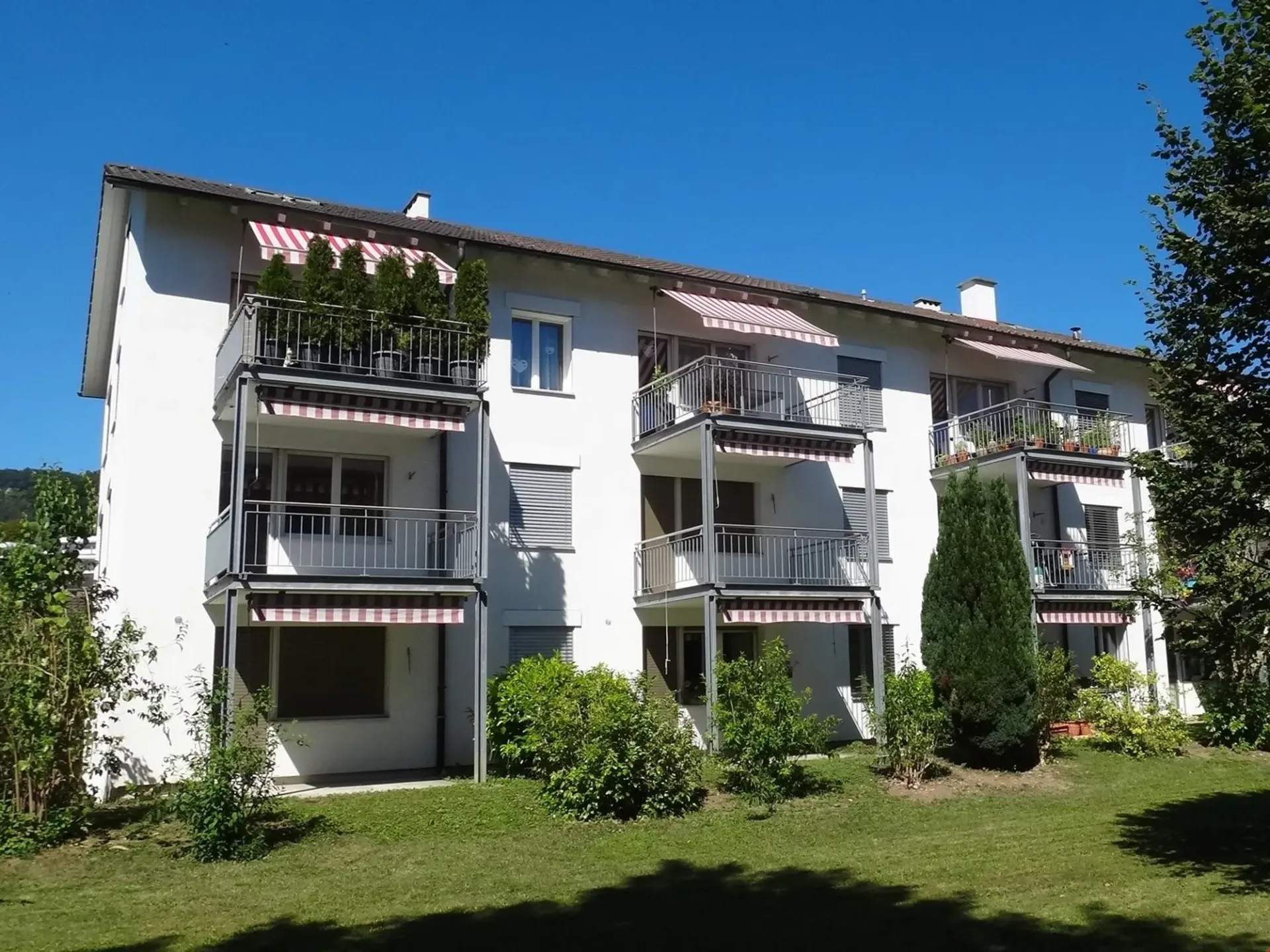 Schöne 2-Zimmerwohnung mit grosser Terrasse Nähe Dorfzentrum und Bahnhof ...